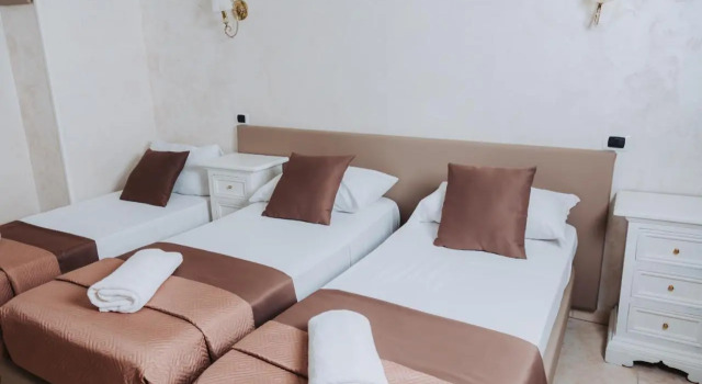Bee Queen Hotel