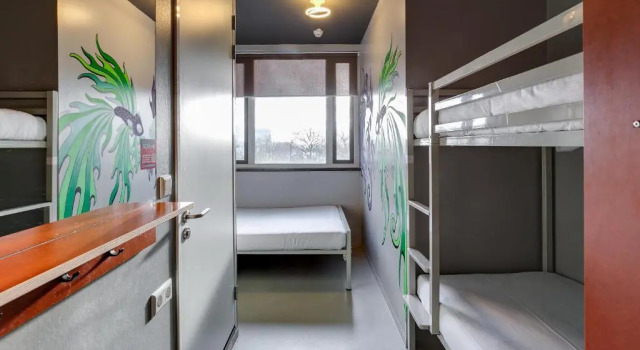 Четырёхместный номер Private ClinkNOORD Hostel