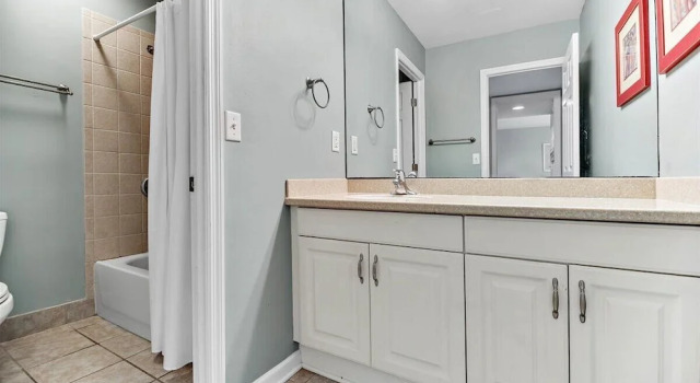Ketch Court 825 Villa, Забронировать Вилла Отели Хилтон-Хед-Айленд с парковкой, рядом с Stan Smith Tennis Academy, Парковка