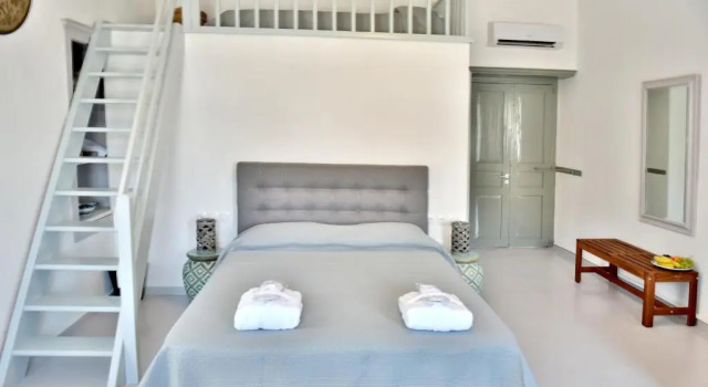 On The Port Mansion studio, Varaa Hotelli Hydra Saronic Islands