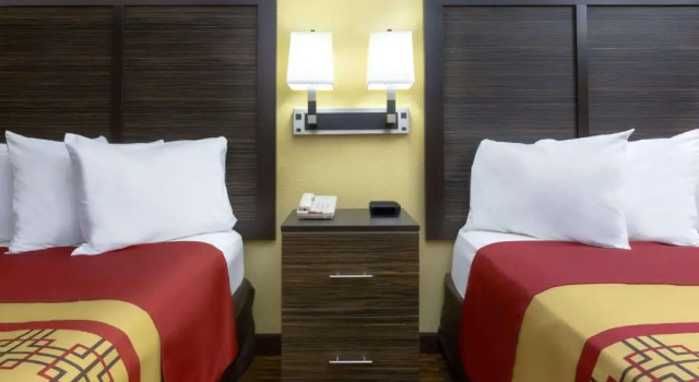 Четырёхместный номер Standard Days Inn by Wyndham Columbus-North Fort Moore