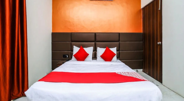 OYO 26589 Hotel Royal Town