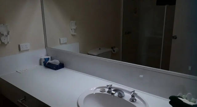 Четырёхместный номер Standard Цокольный этаж Moe Motor Inn - After Hours Check Inn Available