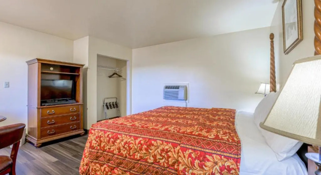 Двухместный люкс Whispering Pines by Hotel O White stone VA