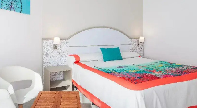 Двухместный номер Standard с балконом и с частичным видом на море Hotel Alay