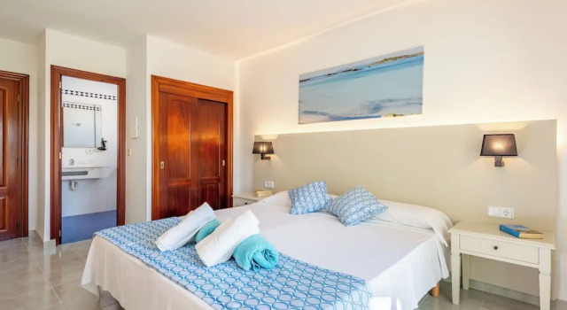 Двухместный номер Standard с балконом и с видом на улицу Hotel Martorell by MHR