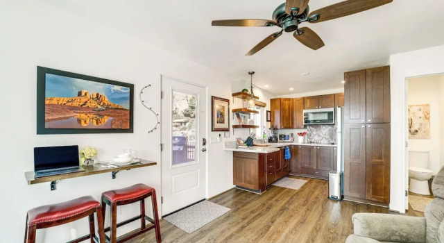 Walk to Trails! Sedona Casita w/ Fire Pit & Views, Забронировать Дом для отпуска Седона 