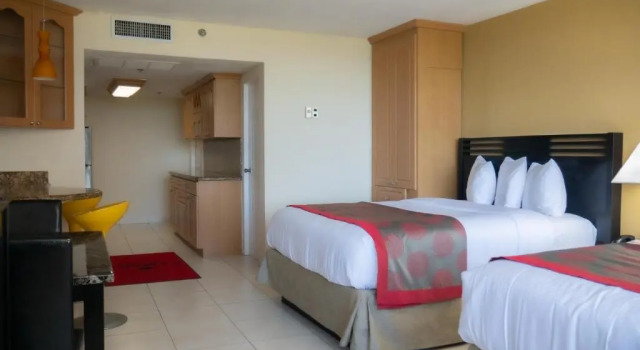 Четырёхместный номер с частичным видом Ramada Plaza by Wyndham Marco Polo Beach Resort