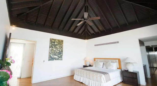 Beautiful 3-Bedroom Villa at Surin Beach, Забронировать Вилла Отели Южного Таиланда с парковкой, Парковка
