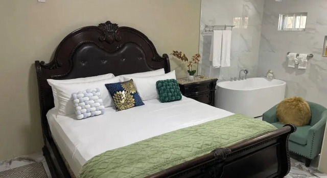 360 Rokview Suites