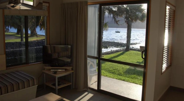 Семейный номер Standard с балконом и с видом на воду Akaroa Waterfront Motels