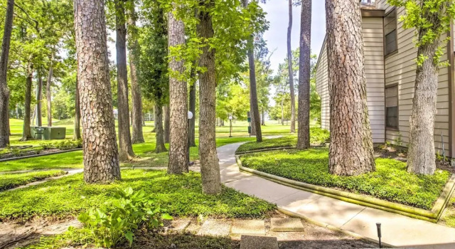 Walden Golf Course Condo Near Lake Conroe!, Varaa Huoneisto Hotellit Lake Conroe pysäköinnillä, Pysäköinti