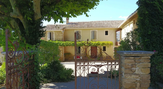 Le Clos Saint Saourde, Забронировать Отель «постель и завтрак» Отели Mont Ventoux с парковкой, Парковка