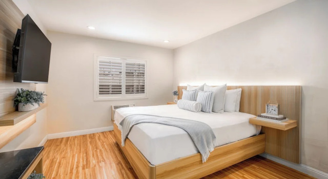 Номер Grand Beverly Inn