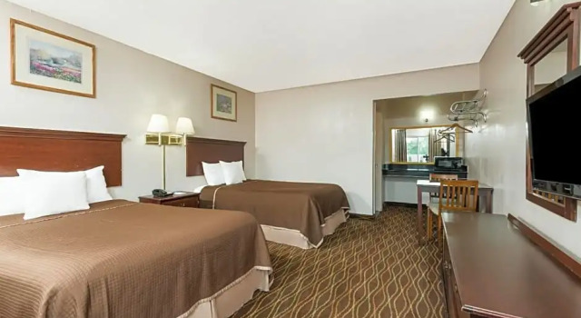 Standard Zimmer Howard Johnson by Wyndham Springfield