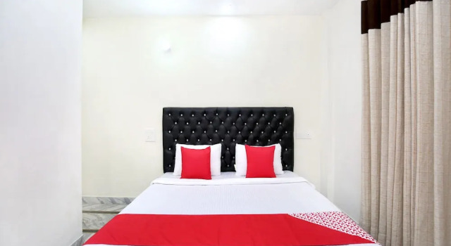 OYO 13341 Home 2BHK Valley VIew Barogh, Забронировать Отель Отели штата Химачал-Прадеш с парковкой, Парковка