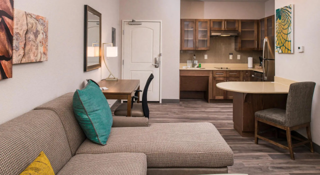 Четырёхместный номер Standard c 1 комнатой Staybridge Suites - Pecos by IHG