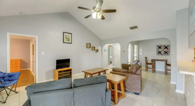 Pet-friendly Corpus Christi Home: 12 Mi to Beach!, Buchen Sie Ferienhaus Cottages in Corpus Christi, Cottage