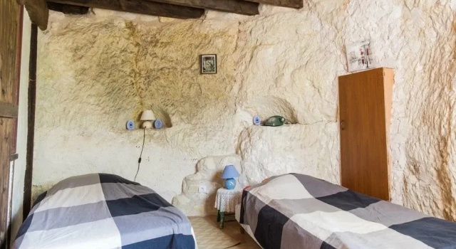 Unique Troglodyte House in the Valley, Rezervovat Rekreační dům Hotely v Faverolles s parkováním, Parkování