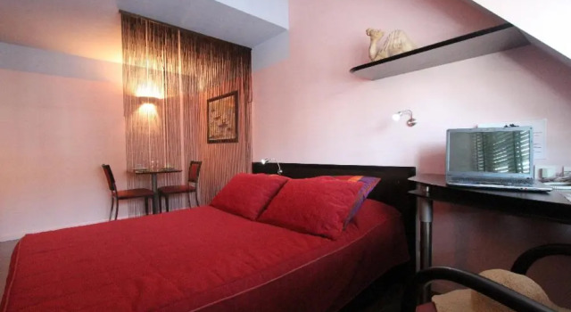 Четырёхместный номер Standard Logis Hôtels Le Saint Georges