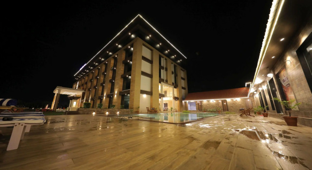 Sarovar Portico Somnath, Rezervovat Hotel Hotely v Somnath s bazénem, Bazén
