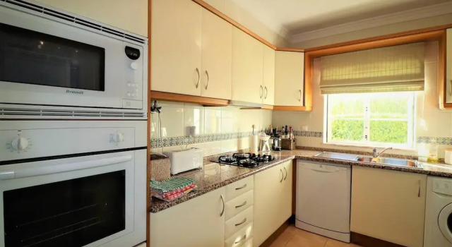Апартаменты Stylish 2BR Apartment With Pool, Parking & Wifi