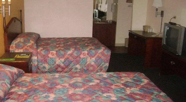Scottish Inns, Buchen Sie Hotel Rocky Top Tennessee
