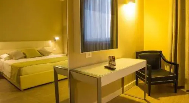 Hotel Universal, Забронировать Отель Ливорно Берег Этрусков
