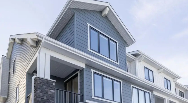 Modern Beautiful Calgary Home, Rezerwuj Hotel Hotele w Calgary Region z parkingiem, Parking