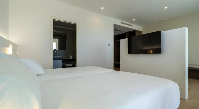 Полулюкс Hotel Bauer & Sporting