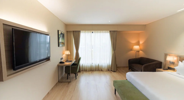 The Monarch at Chakan MIDC, Pune, Забронировать Отель Отели штата Махараштры 3 звезды, 3*