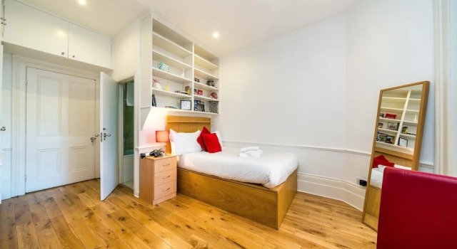 NEW 1 Bedroom Earls Court Flat Centre of London