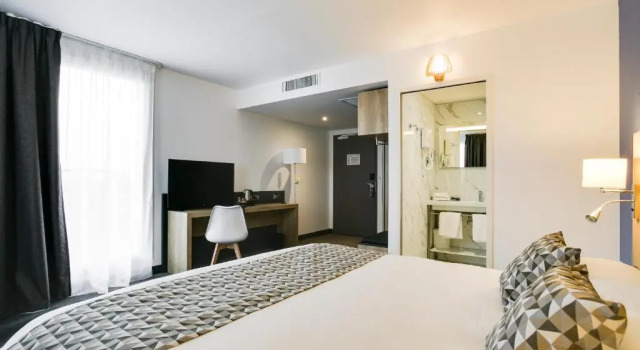 Полулюкс Brit Hotel Confort Loches