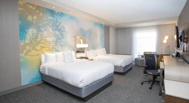 Кровать в общем номере Courtyard by Marriott Albion