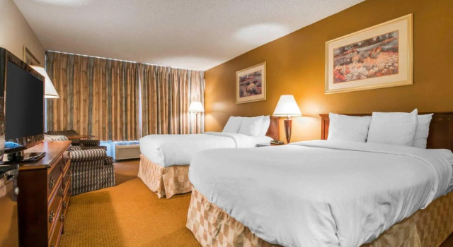 Четырёхместный номер Standard Clarion Inn and Events Center Pueblo North