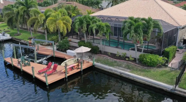 Коттедж с 5 комнатами Canalfront Oasis: Cape Coral Home w/ Pool & Spa