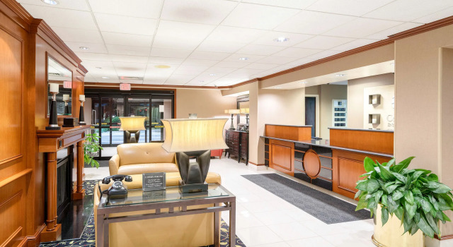 Comfort Inn & Suites Newark - Wilmington