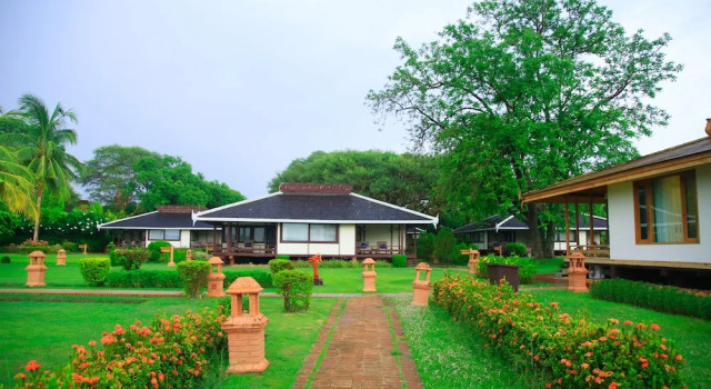 Номер Deluxe с балконом и с видом на реку Bagan Thiripyitsaya Sanctuary Resort