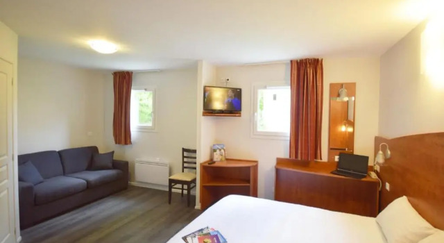 Двухместный номер Superior Brit Hotel Reims La Pompelle