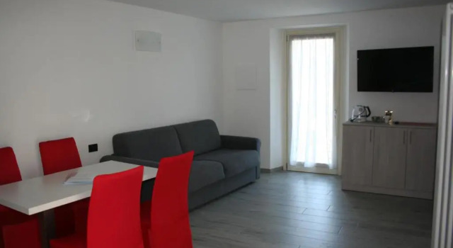 Апартаменты с балконом appartamenti i fiori del lago