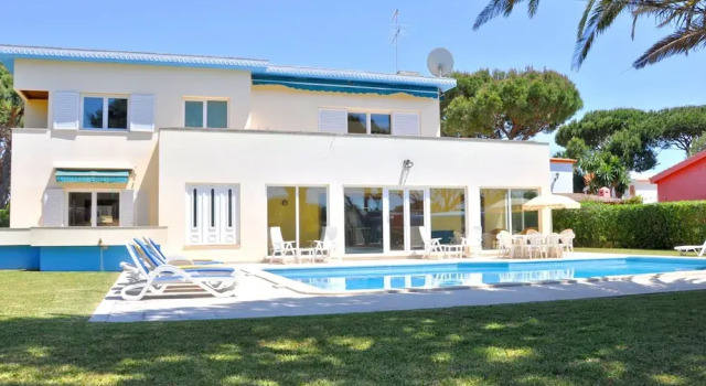 Вилла Villa in Vilamoura with Private Pool & BBQ