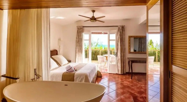 Люкс с балконом Blue Margouillat Seaview Hotel-RELAIS & CHATEAUX