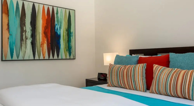 Celebrity Hideaway at Movie Colony East, Забронировать Отель Отели Палм-Спрингса с парковкой, рядом с Palm Springs Mall Shopping Center, Парковка