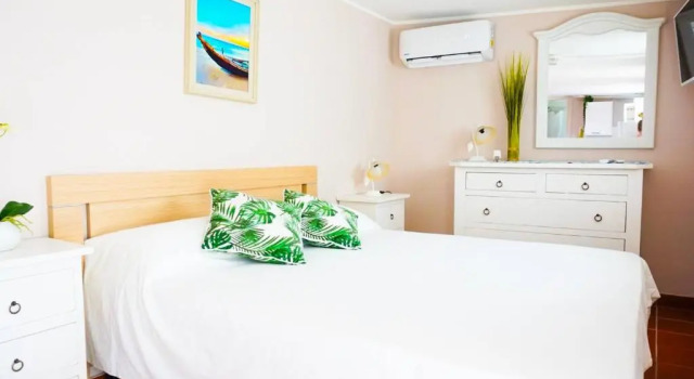Villa Aurelia - Modern Seafront Studio Apartment