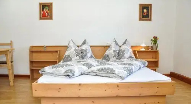 Ronjas Hütte, Rezerwuj Apartament Hotele w Lechtal z parkingiem, Parking