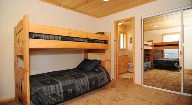 No. 13 Ski-In/Ski-Out Bear Mountain - 5 Br Home