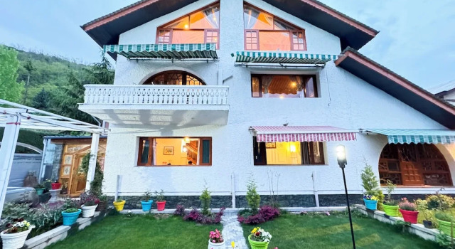 Tree of Life Lakeside Cottage, Srinagar, Забронировать Дом для отпуска Виллы Сринагара, рядом с Мемориальный сад тюльпанов имени Индиры Ганди, Вилла