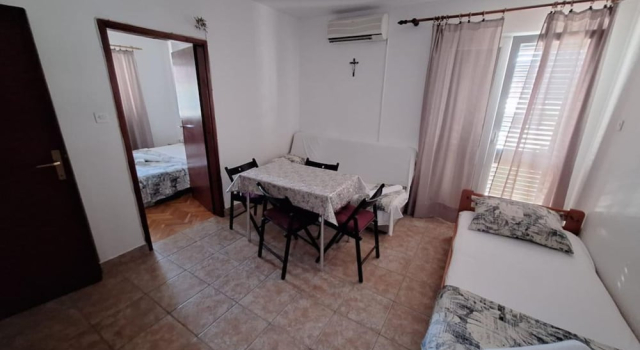Apartments Villa Šesto, Забронировать Апартаменты/квартира Отели Биоград-на-Мору с парковкой, рядом с Частный Пляж «Кемп Сенди», Парковка