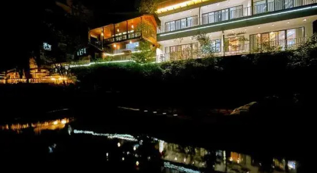 Qingcheng Mountain Yujian Forest Private Soup Homestay