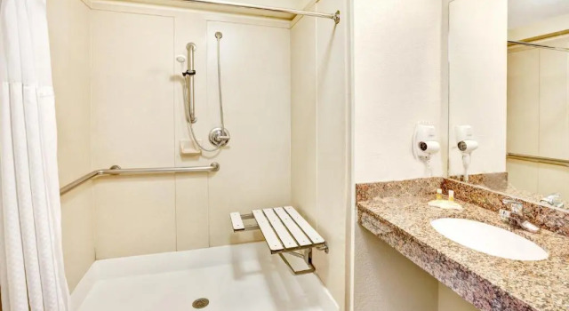 Двухместный номер Accessible Standard Days Inn by Wyndham Oklahoma City/Moore